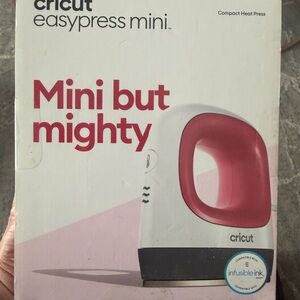 Cricut EasyPress Mini in White and Red
